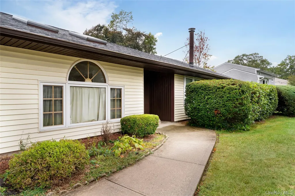 4 Comet Road Selden NY 11784