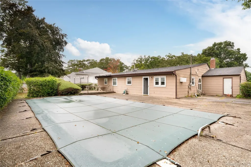 4 Comet Road Selden NY 11784