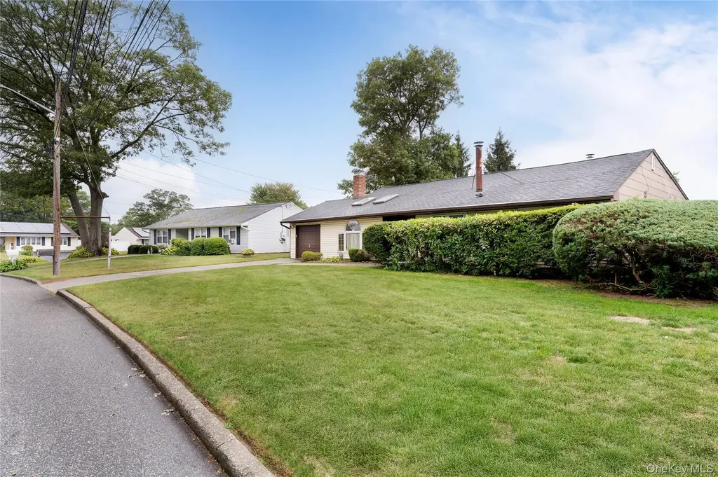 4 Comet Road Selden NY 11784