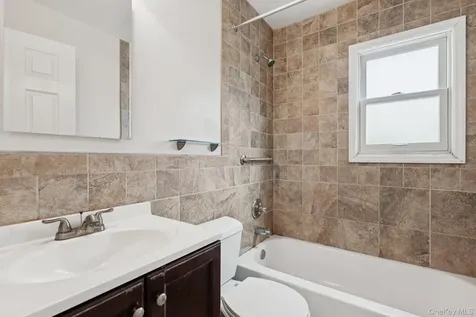 105 Devon Road Albertson NY 11507