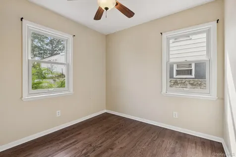 105 Devon Road Albertson NY 11507