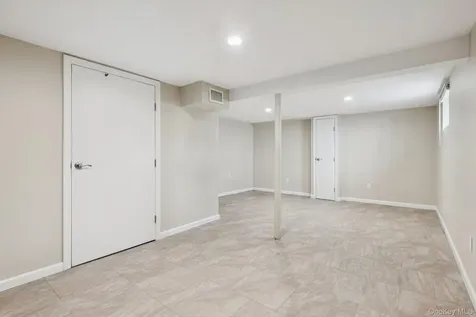 105 Devon Road Albertson NY 11507