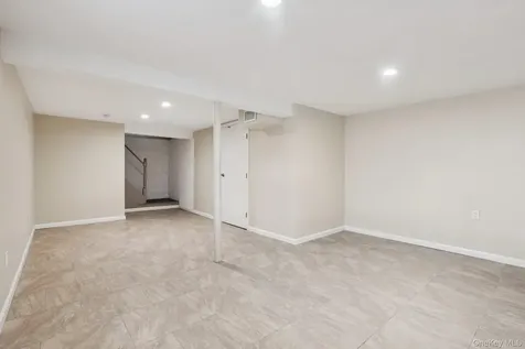 105 Devon Road Albertson NY 11507