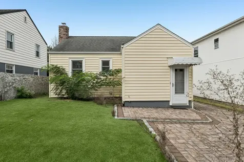 105 Devon Road Albertson NY 11507