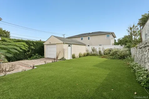 105 Devon Road Albertson NY 11507