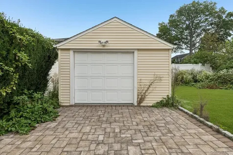 105 Devon Road Albertson NY 11507