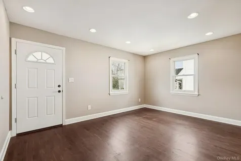 105 Devon Road Albertson NY 11507