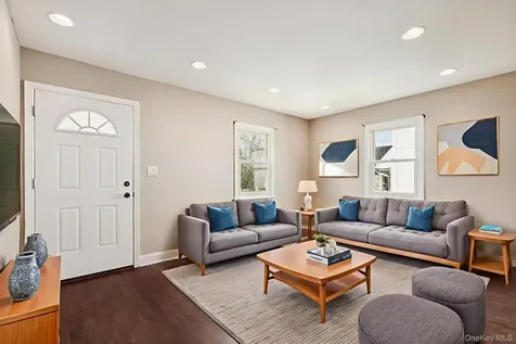 105 Devon Road Albertson NY 11507