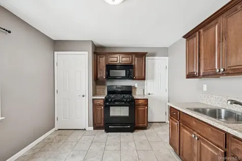 105 Devon Road Albertson NY 11507