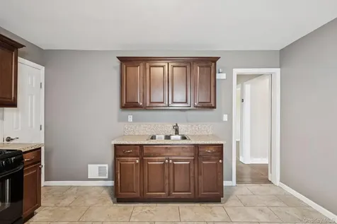 105 Devon Road Albertson NY 11507