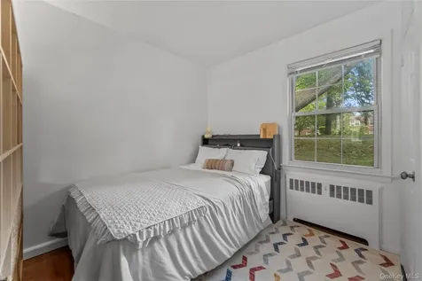 182 Pinewood Road Hartsdale NY 10530