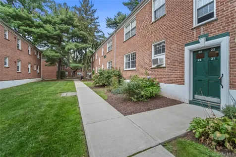 182 Pinewood Road Hartsdale NY 10530