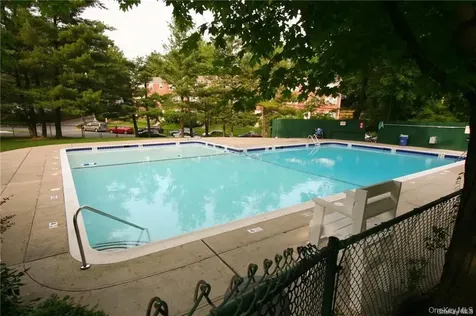 182 Pinewood Road Hartsdale NY 10530