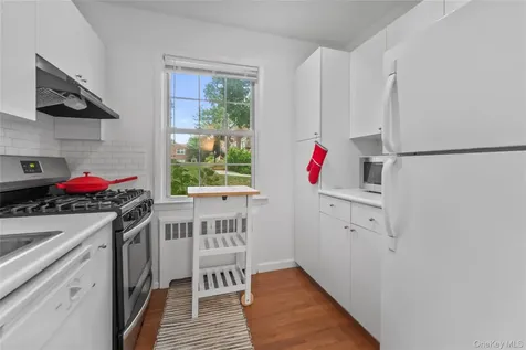 182 Pinewood Road Hartsdale NY 10530
