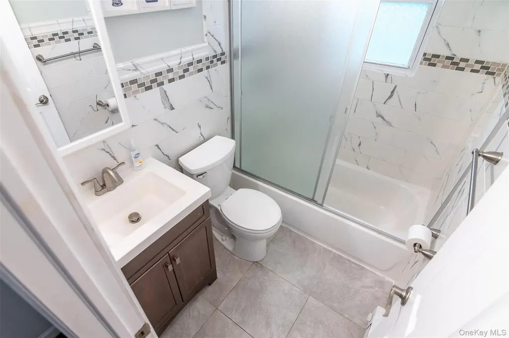 72 Tudor Lane Bay Shore NY 11706