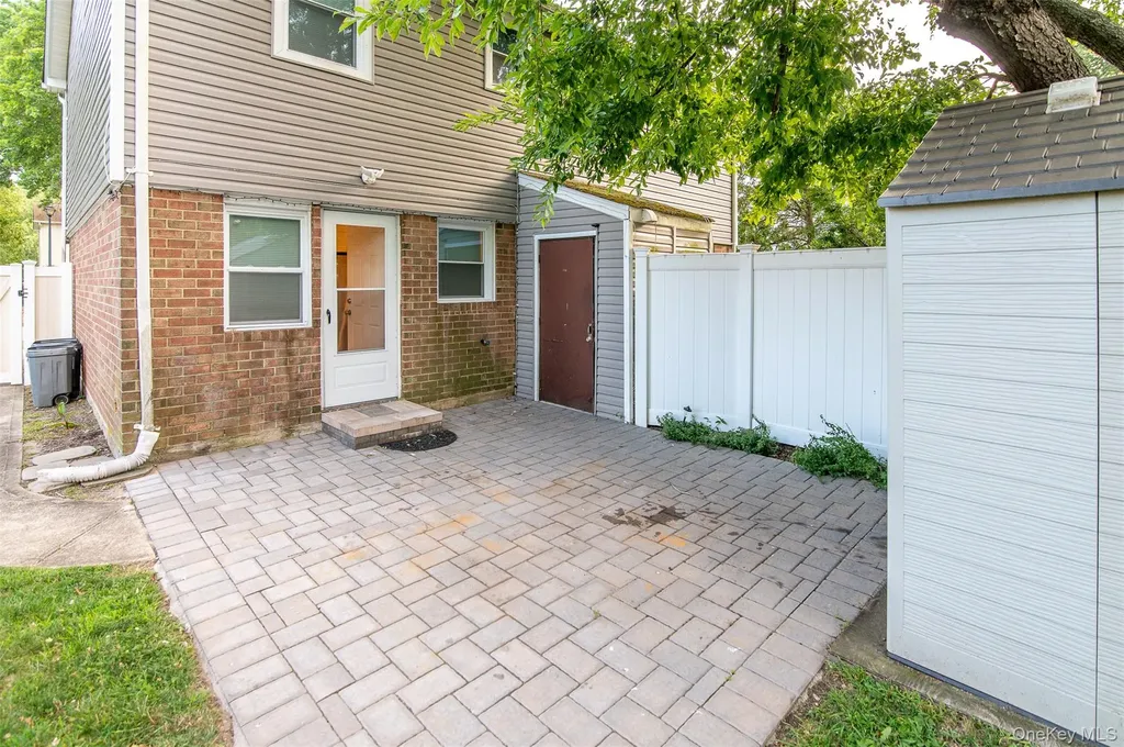 72 Tudor Lane Bay Shore NY 11706