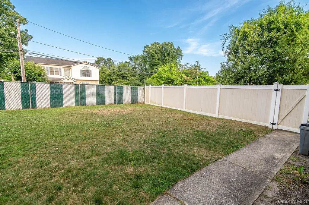 72 Tudor Lane Bay Shore NY 11706