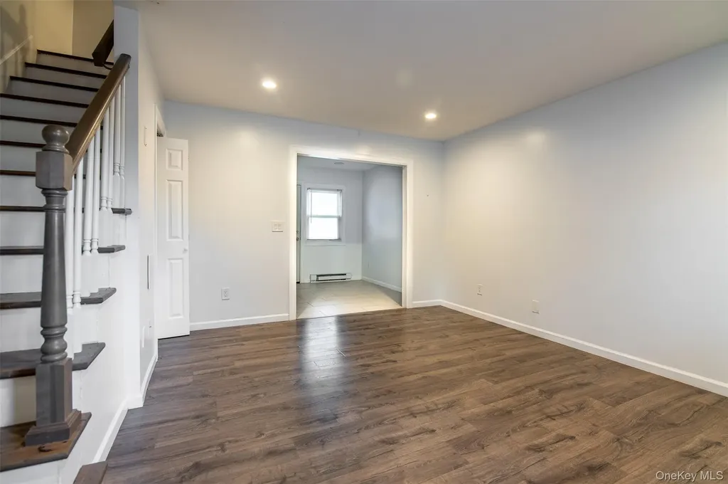 72 Tudor Lane Bay Shore NY 11706