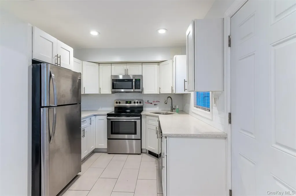 72 Tudor Lane Bay Shore NY 11706