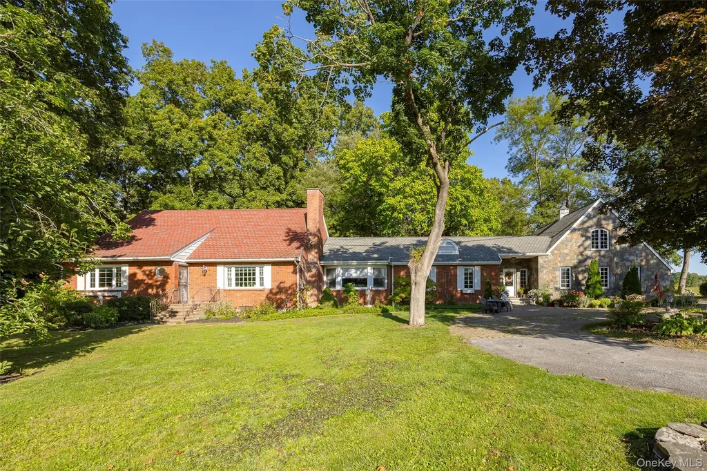 404 Gretna Road Hyde Park NY 12538