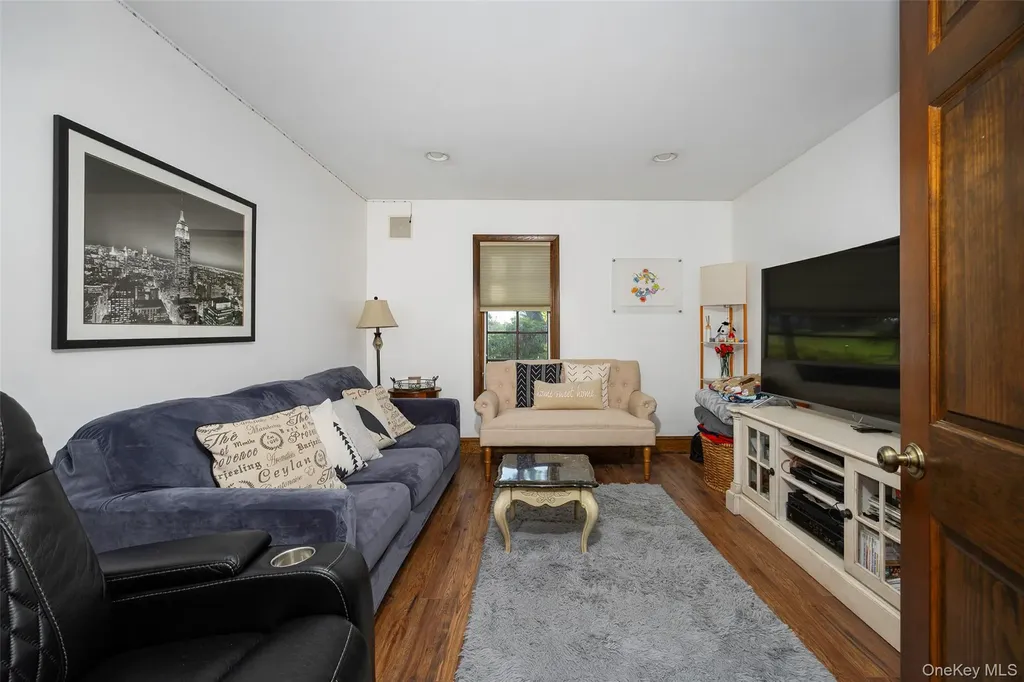 404 Gretna Road Hyde Park NY 12538