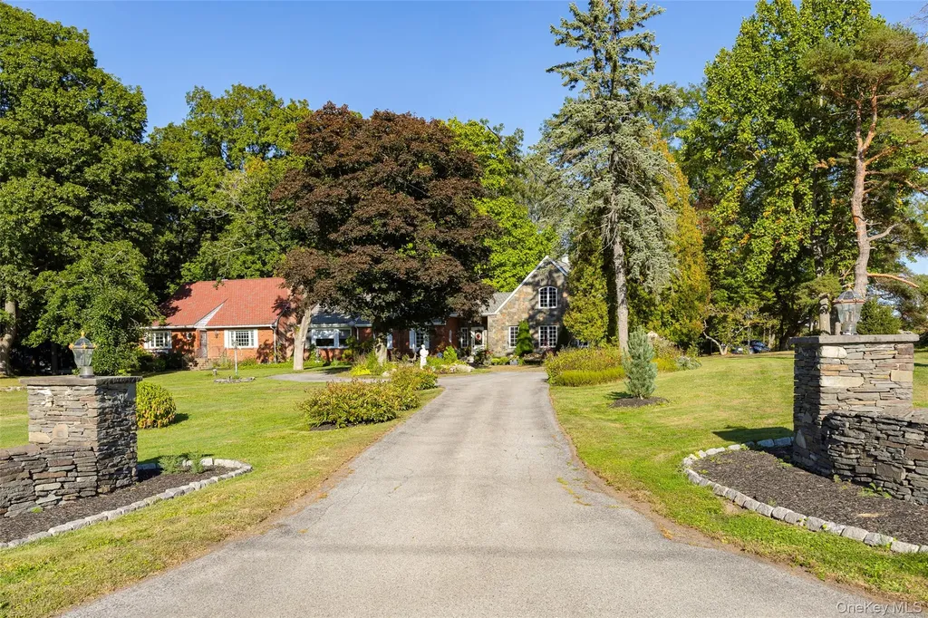 404 Gretna Road Hyde Park NY 12538