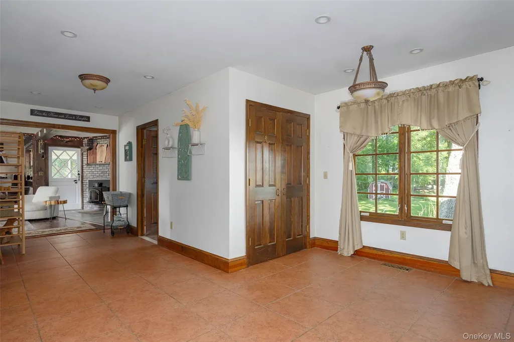 404 Gretna Road Hyde Park NY 12538
