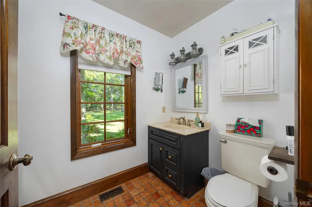 404 Gretna Road Hyde Park NY 12538