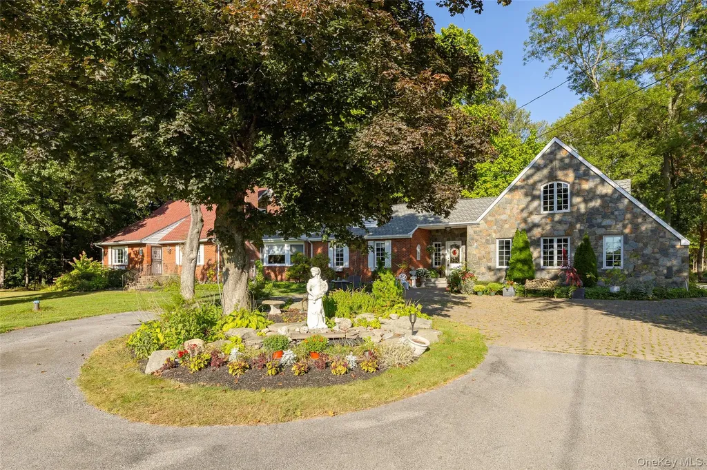 404 Gretna Road Hyde Park NY 12538