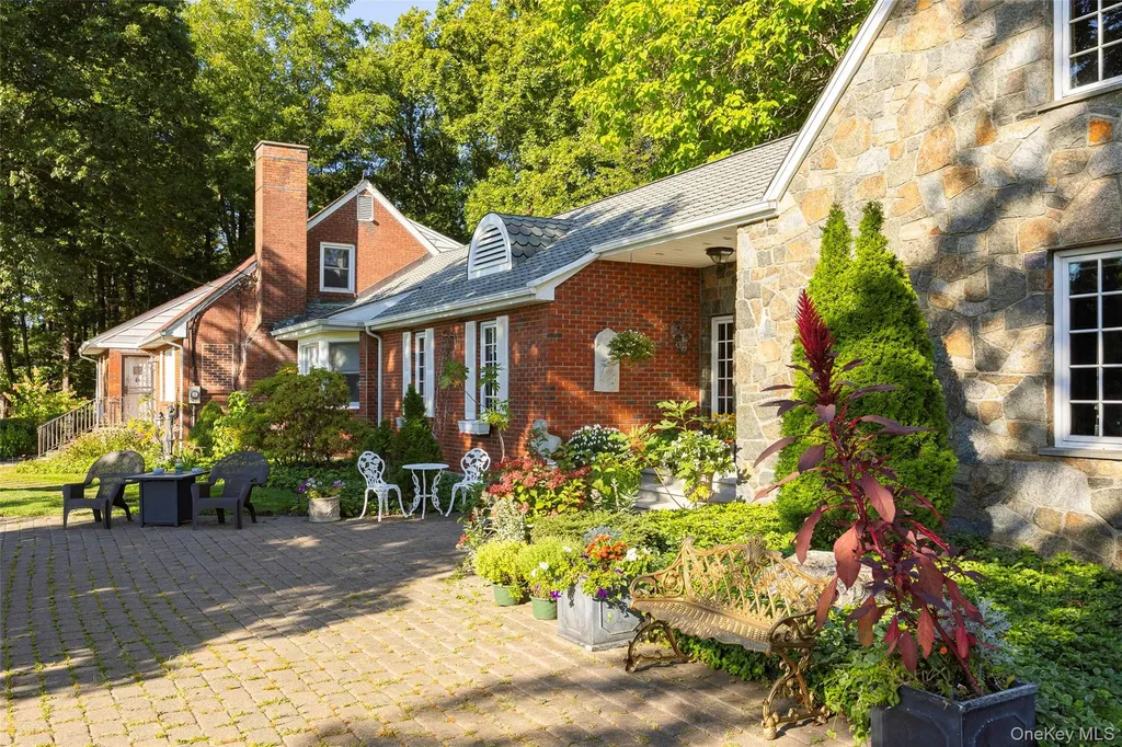 404 Gretna Road Hyde Park NY 12538