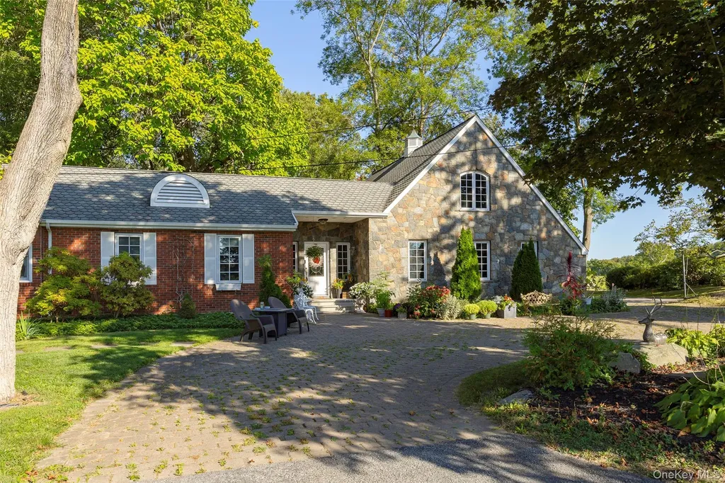 404 Gretna Road Hyde Park NY 12538