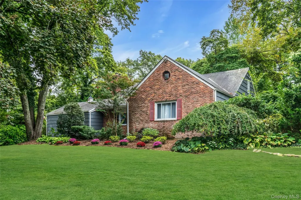 6 Harmony Road Huntington NY 11743