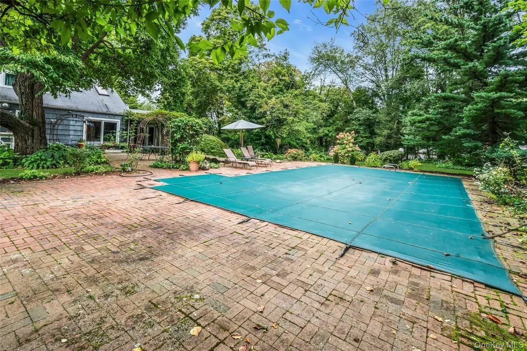 6 Harmony Road Huntington NY 11743