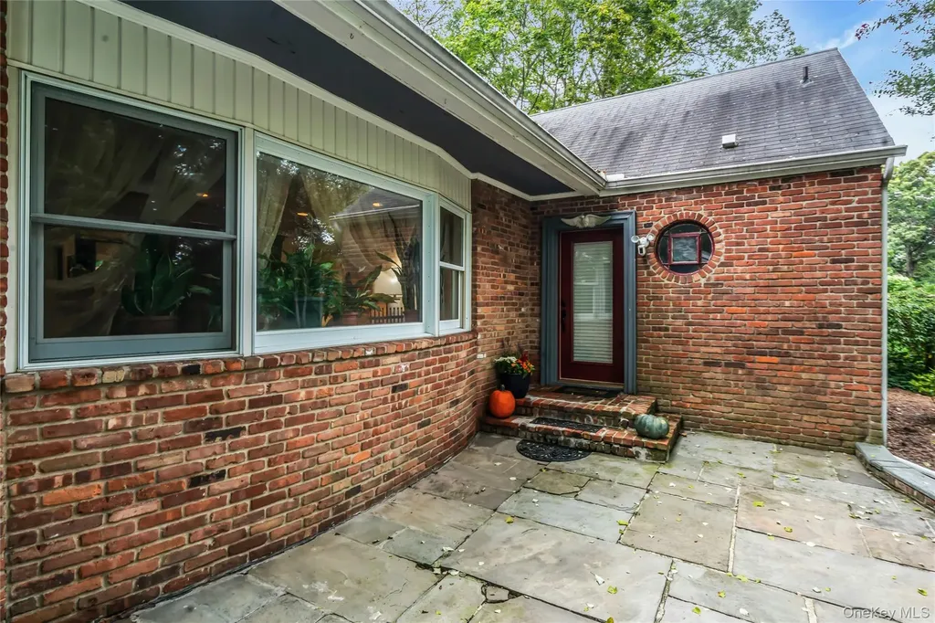 6 Harmony Road Huntington NY 11743