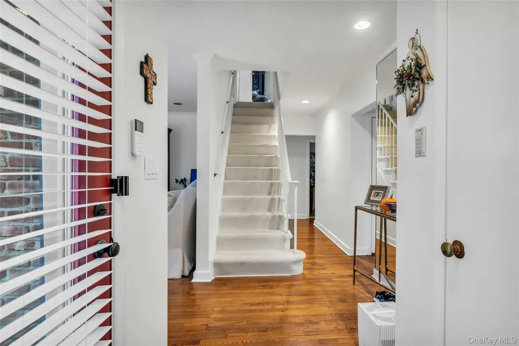 6 Harmony Road Huntington NY 11743