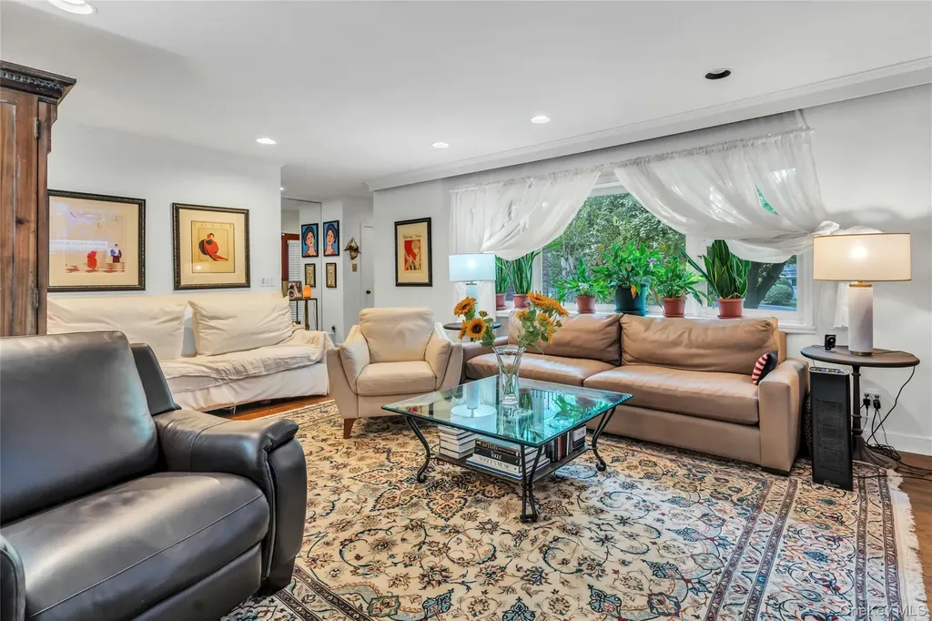 6 Harmony Road Huntington NY 11743