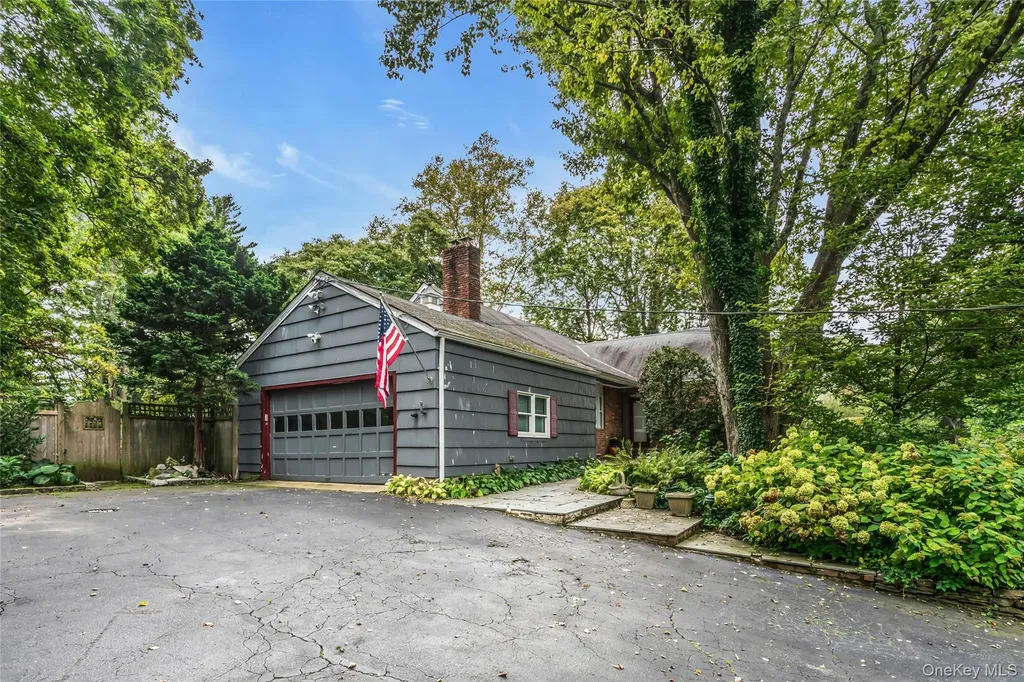 6 Harmony Road Huntington NY 11743
