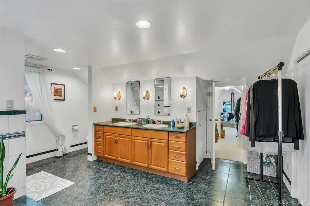 6 Harmony Road Huntington NY 11743