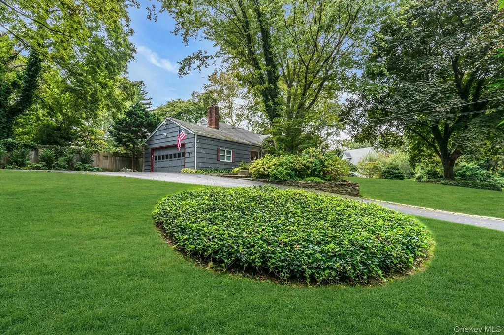 6 Harmony Road Huntington NY 11743