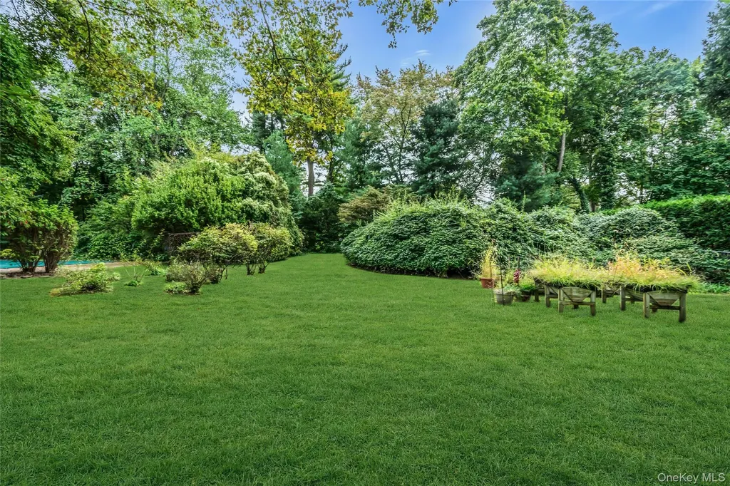 6 Harmony Road Huntington NY 11743