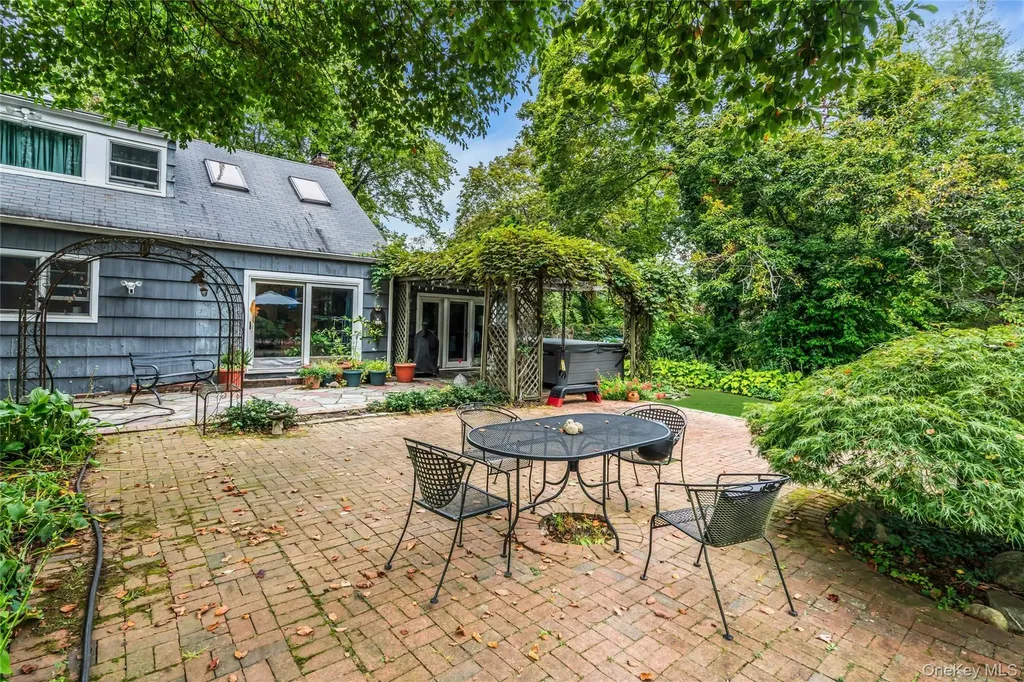 6 Harmony Road Huntington NY 11743