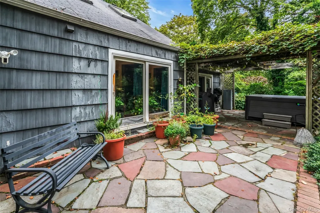 6 Harmony Road Huntington NY 11743