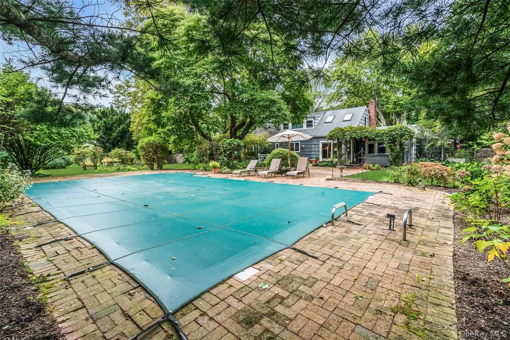 6 Harmony Road Huntington NY 11743