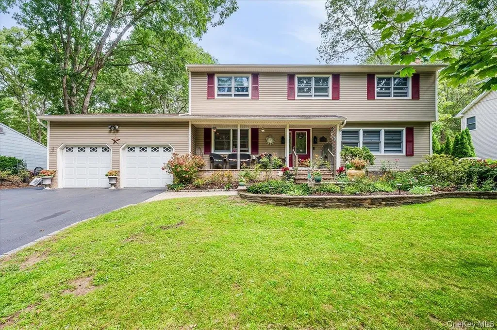677 Meadow Road Smithtown NY 11787