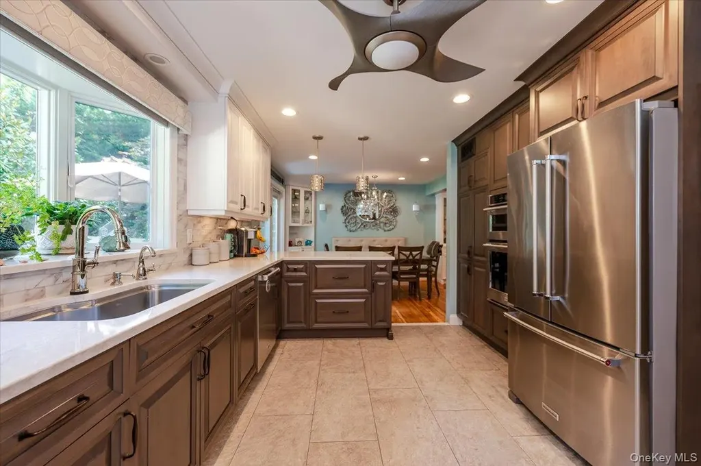 677 Meadow Road Smithtown NY 11787