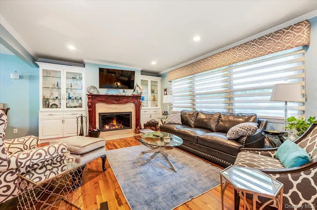 677 Meadow Road Smithtown NY 11787