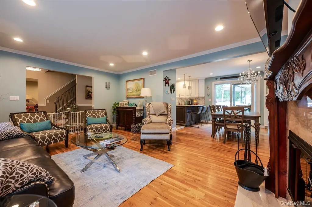 677 Meadow Road Smithtown NY 11787
