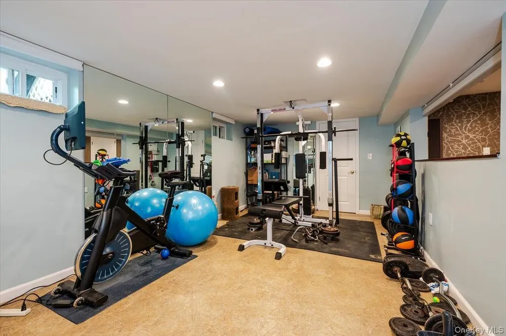 677 Meadow Road Smithtown NY 11787