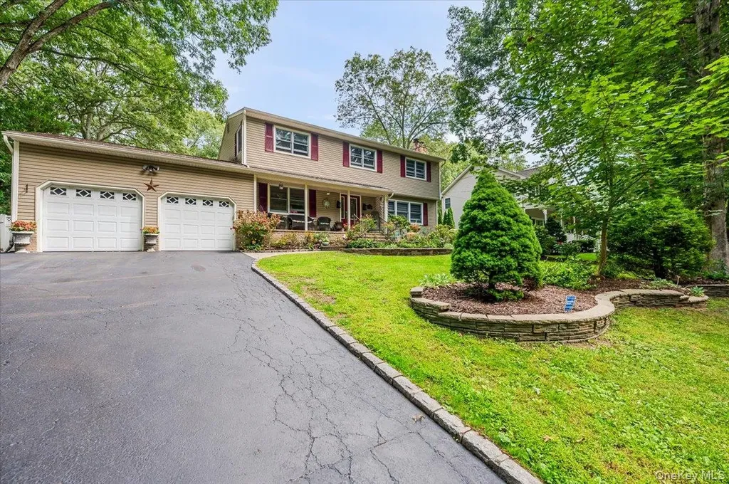 677 Meadow Road Smithtown NY 11787