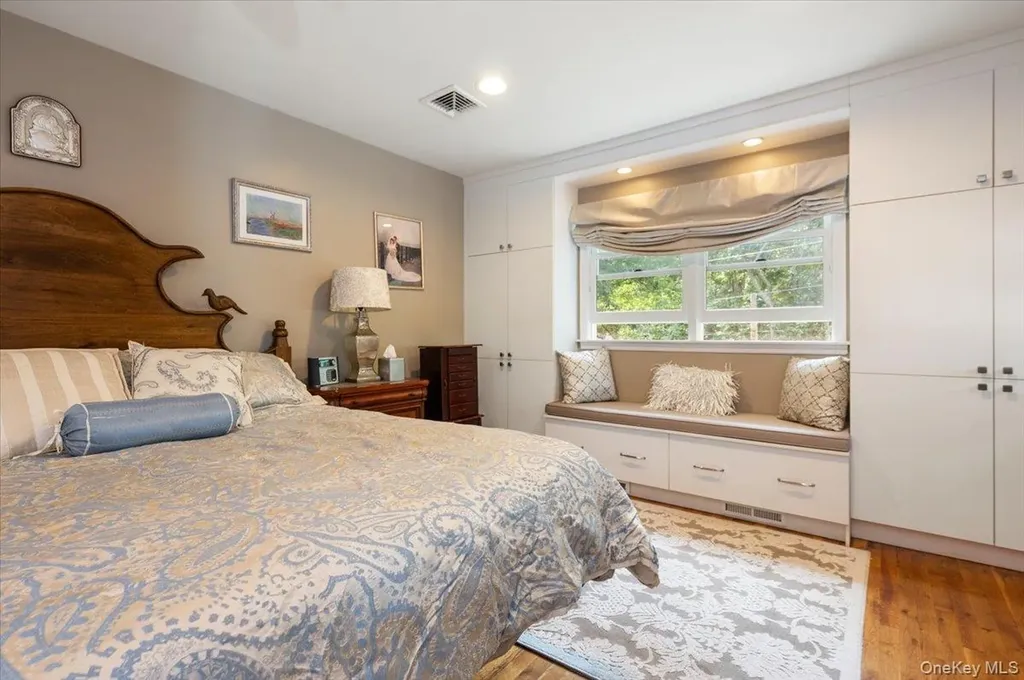 677 Meadow Road Smithtown NY 11787
